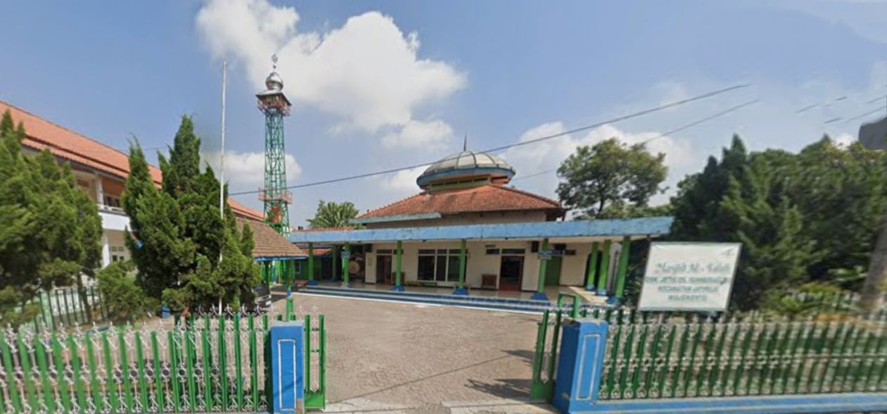 Gerakan Resik Resik Masjid Mojokerto melakukan giat bersih bersih masjid di Masjid Al Fatah